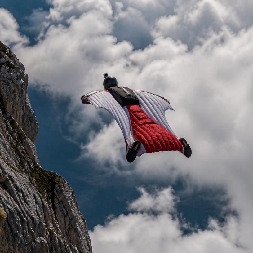 Tajemství wingsuitu: Odvaha v oblacích